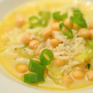 Wegańska zupa z cukinią i ryżem